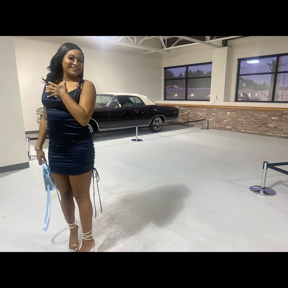 Cute dress.